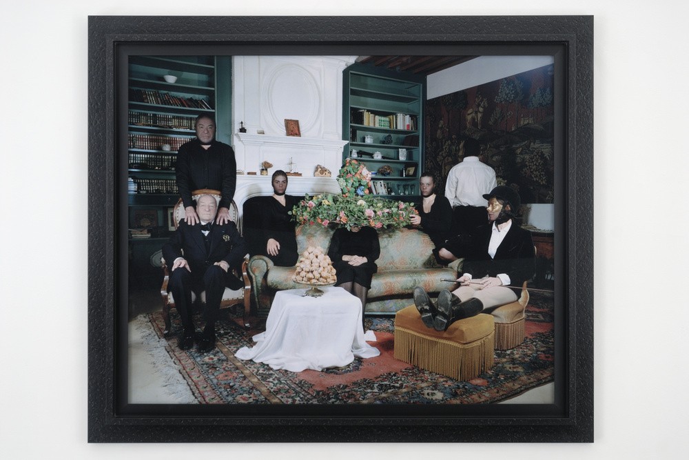 Delphine Balley, « La Veillée funèbre de l'ensemble » L'Album de famille, Sous-titre : « Episode de l'assassinat » 2007. Collection Frac LR.