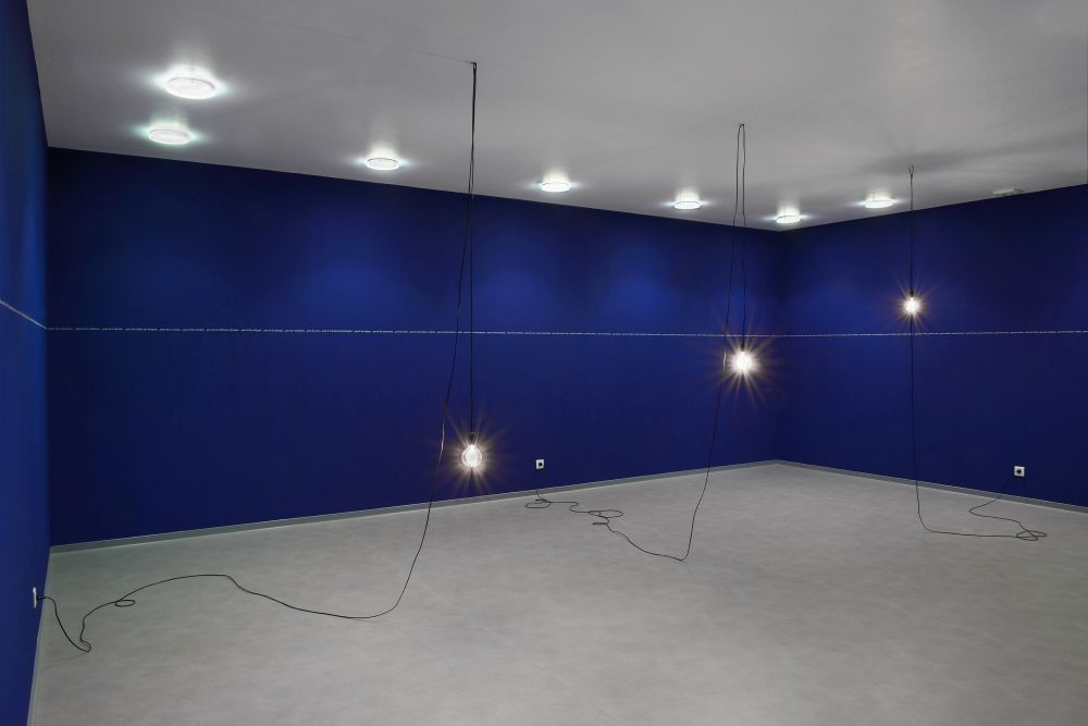 Douglas Gordon, From God to Nothing, 1997, installation. Collection Frac Languedoc-Roussillon. Photo Pierre Schwartz. © ADAGP, Paris 2016