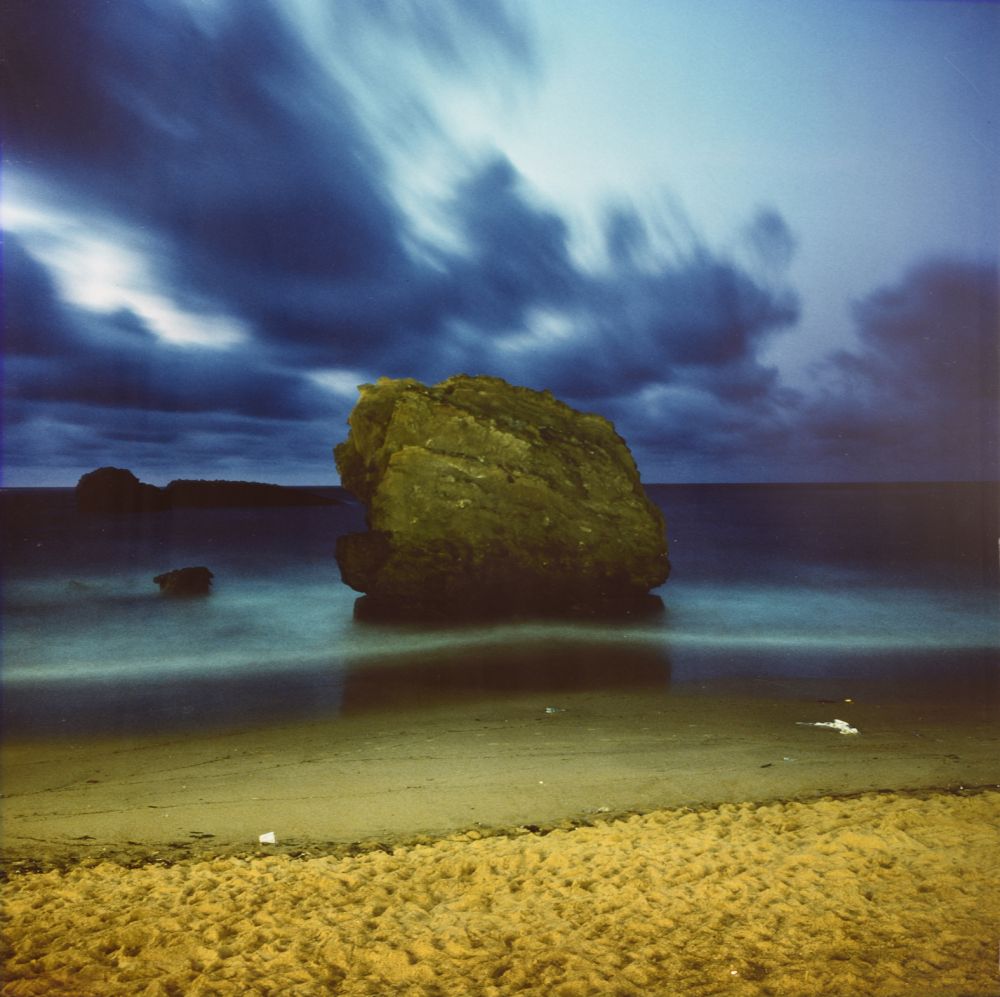 Philippe De Croix, Le Rocher, Biarritz, 1981, cibachrome. Collection Frac Languedoc-Roussillon. Photo Pierre Schwartz