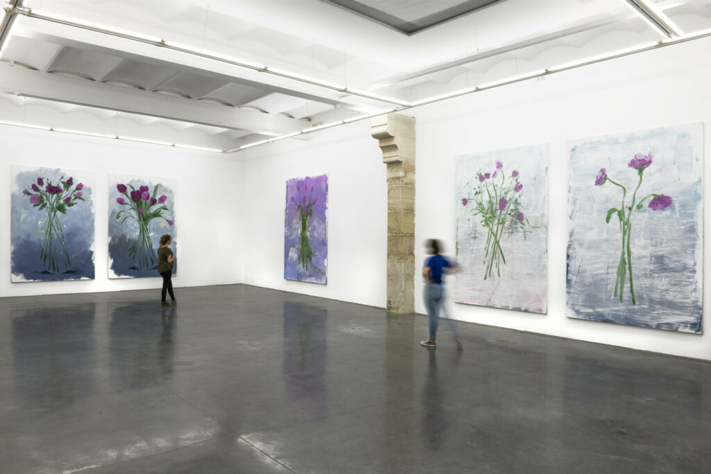 Gregory Forstner, Des fleurs pour les audacieux - Vue de l’exposition au Frac Occitanie Montpellier, juin - sept. 2021. Photo Pierre Schwartz