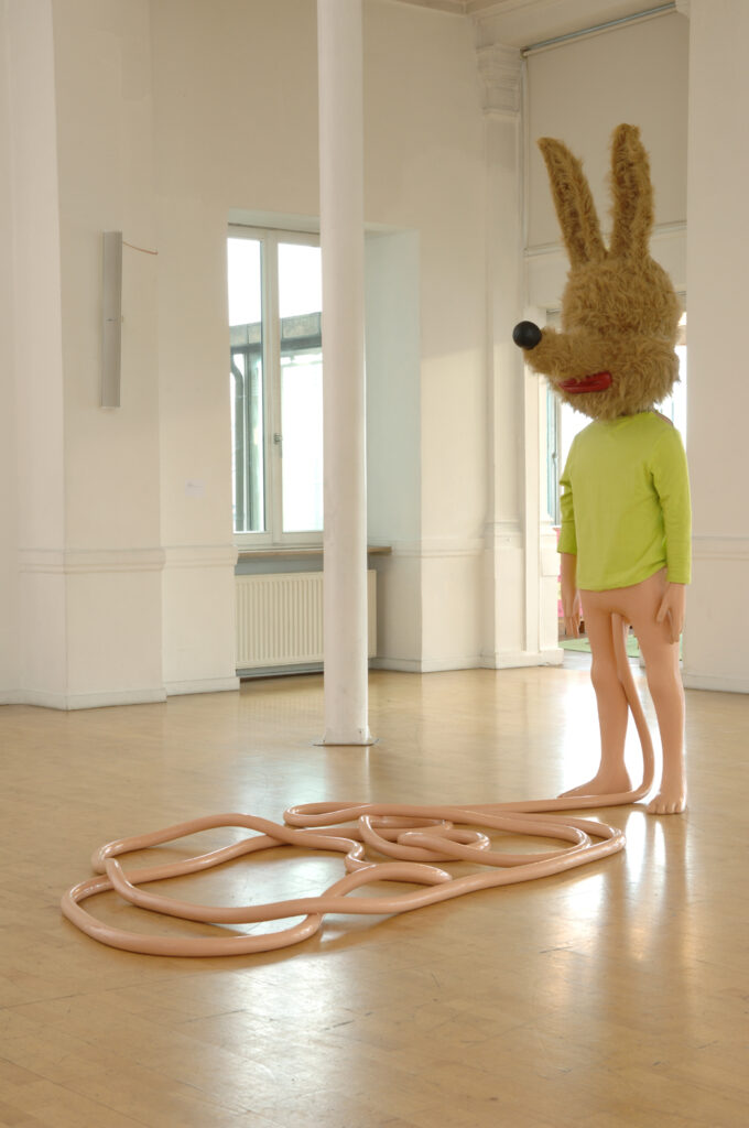 Paul McCarthy, Spaghetti Man, 1993, Collection Frac Occitanie Montpellier, dans l’exposition La liberté (de l’art) guidant le peuple - Casino Luxembourg, 2005