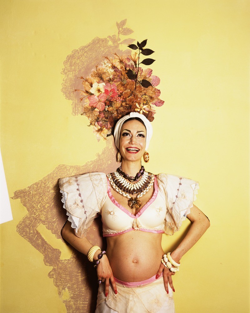 Natacha Lesueur, Sans titre, de la série Carmen Miranda, 2009, photographie, 192 x 152 cm - Collection Frac Occitanie Montpellier. © Adagp, Paris 2021