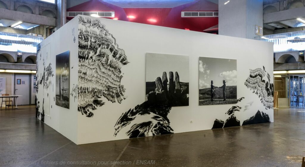 Abdelkader Benchamma et Lucien Pelen, vue de l’exposition Pierre blanche Étoiles noires, ENSAM Montpellier et Frac Occitanie Montpellier 2022. © David Huguenin