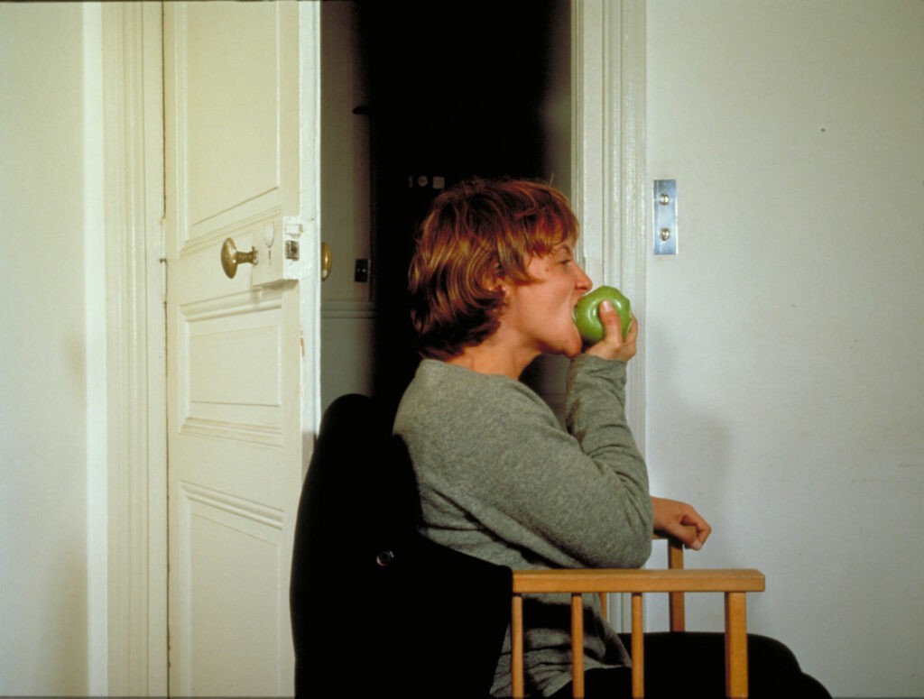 Florence Paradeis, La Pomme, 90 x 113 cm, 1995 © Florence Paradeis - Collection Frac Occitanie Montpellier