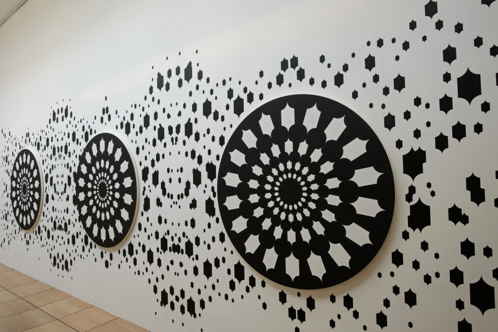 Constellations, vue de l’exposition au musée d’Art moderne de Céret, 2023 - Philippe Decrauzat, Collection Frac Occitanie Montpellier. Photo Robin Townsend