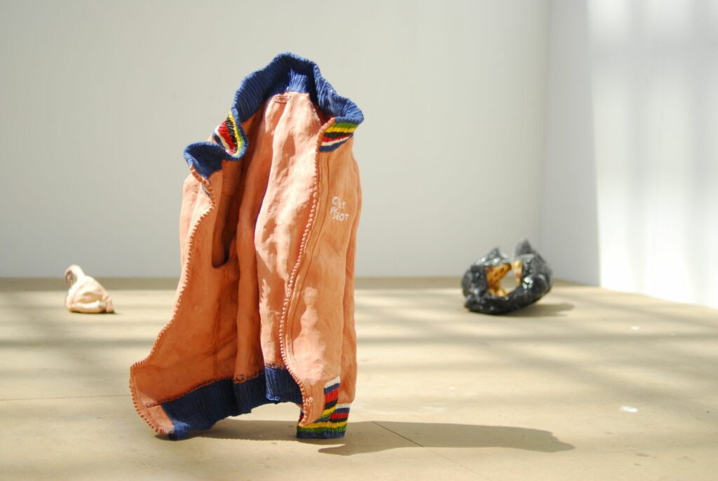 Ninon Hivert, Cycle Peugeot, 2020, céramique, vue de l’installation Personne.s - Photo Misha Zavalniy