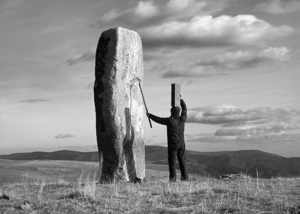 Lucien Pelen, Le Griffon, 2008, Photographie issue de la série « Les Géants », 150 x 150 cm - Collection Frac Occitanie Montpellier