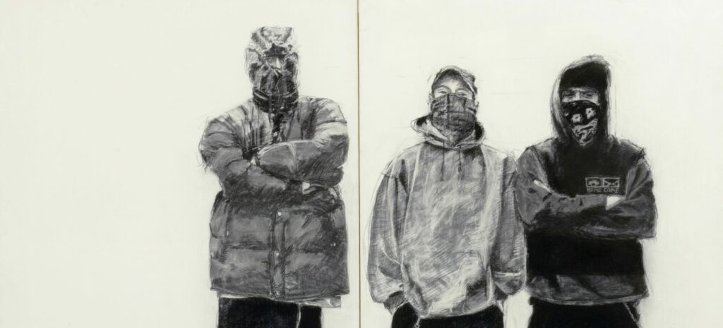Belkacem Boudjellouli, Sans titre (Trois Jeunes de Sète), 1997, fusain et acrylique sur toile, 2 x 200 x 240 cm - Collection Frac Occitanie Montpellier. © Pierre Schwartz