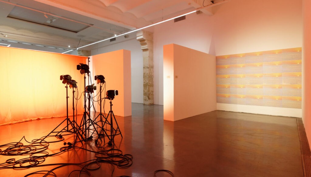 Comme un Western, vue de l’exposition au Frac Occitanie Montpellier, 2025 (œuvres d’Aurore Clavier). Photo Christian Perez