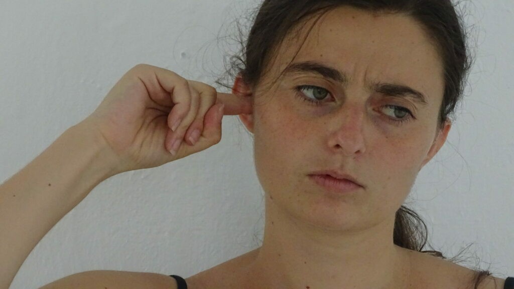 Juliette Vergori, performance chorale d’acouphènes, juin 2022, Nîmes. Photo Céline Vergori